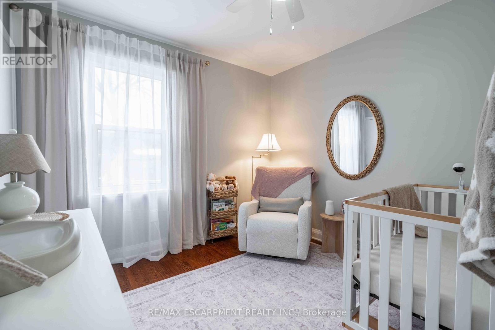 35 Charles Avenue, St. Catharines, ON - Indoor Photo Showing Bedroom