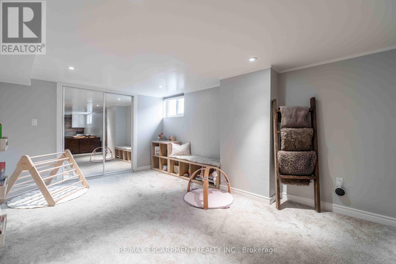 35 Charles Avenue, St. Catharines, ON - Indoor