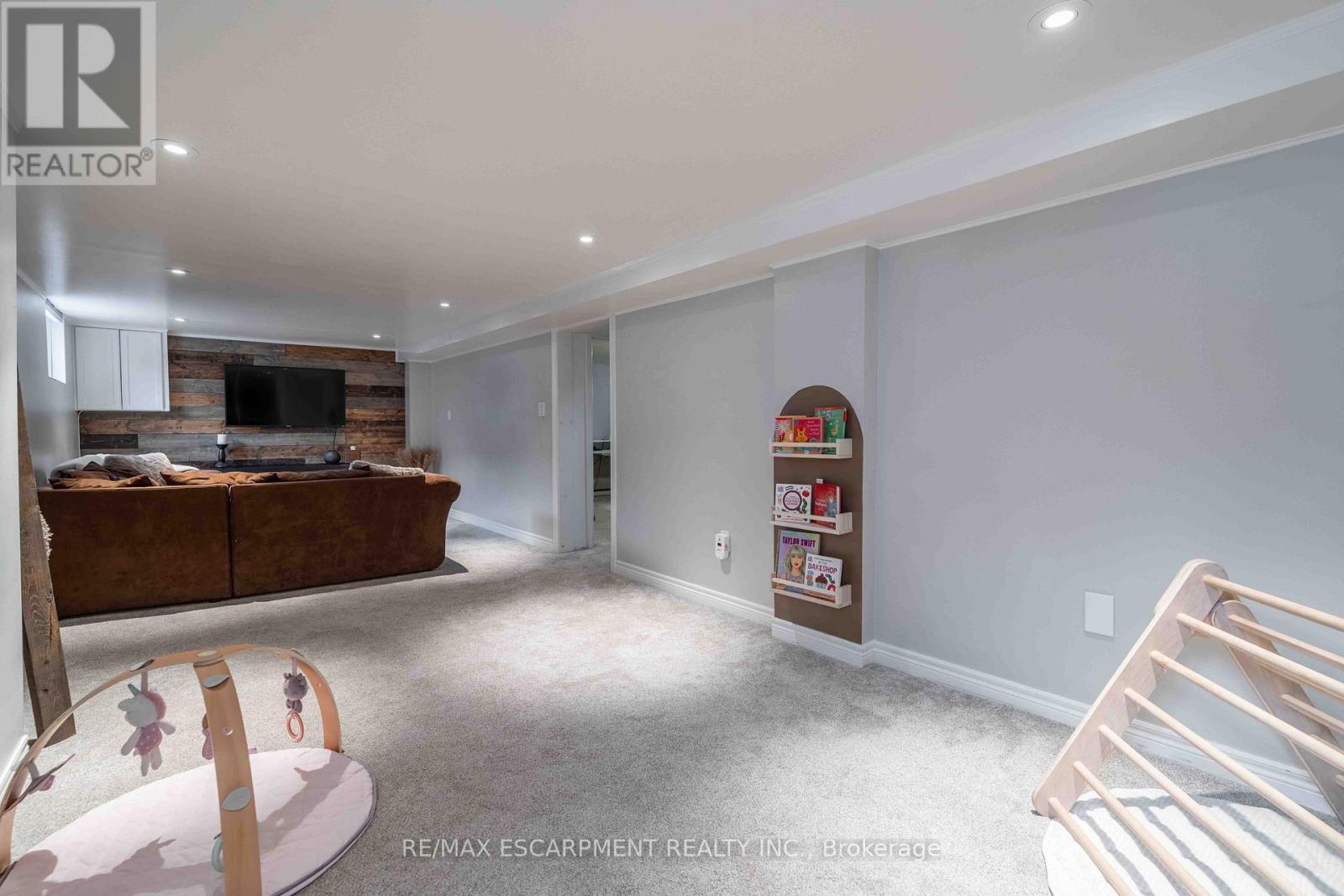 35 Charles Avenue, St. Catharines, ON - Indoor