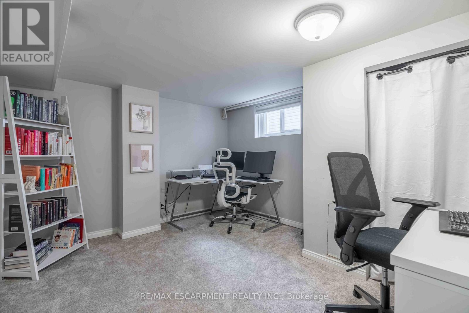 35 Charles Avenue, St. Catharines, ON - Indoor Photo Showing Office