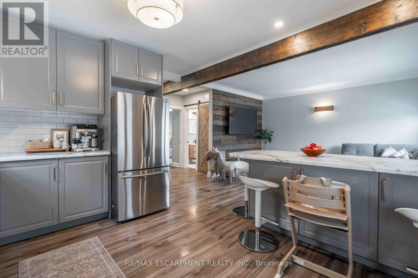 35 Charles Avenue, St. Catharines, ON - Indoor Photo Showing Kitchen