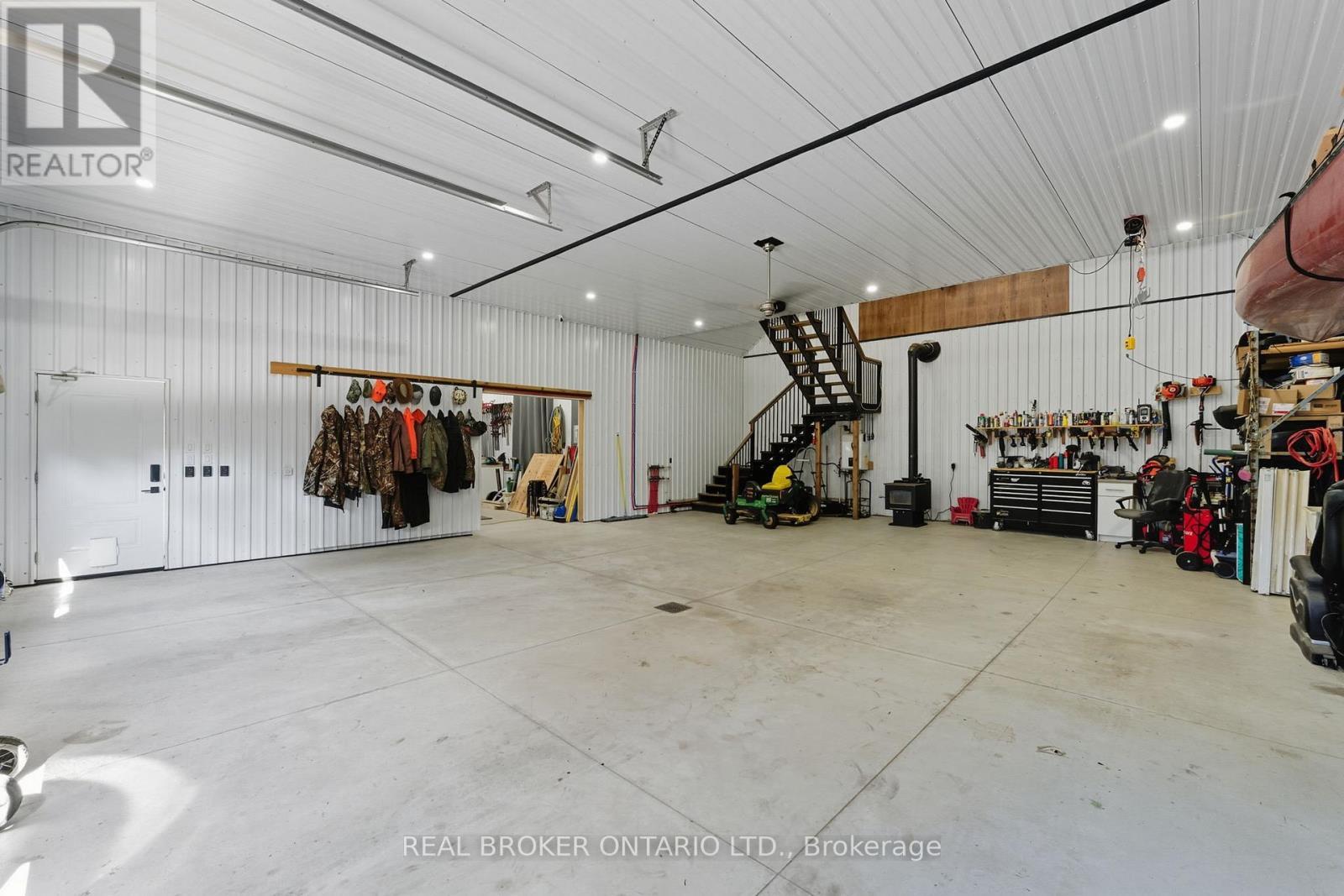 115 Lakeshore Road Rr 2 Port Burwell Road, Norfolk, ON - Indoor Photo Showing Garage