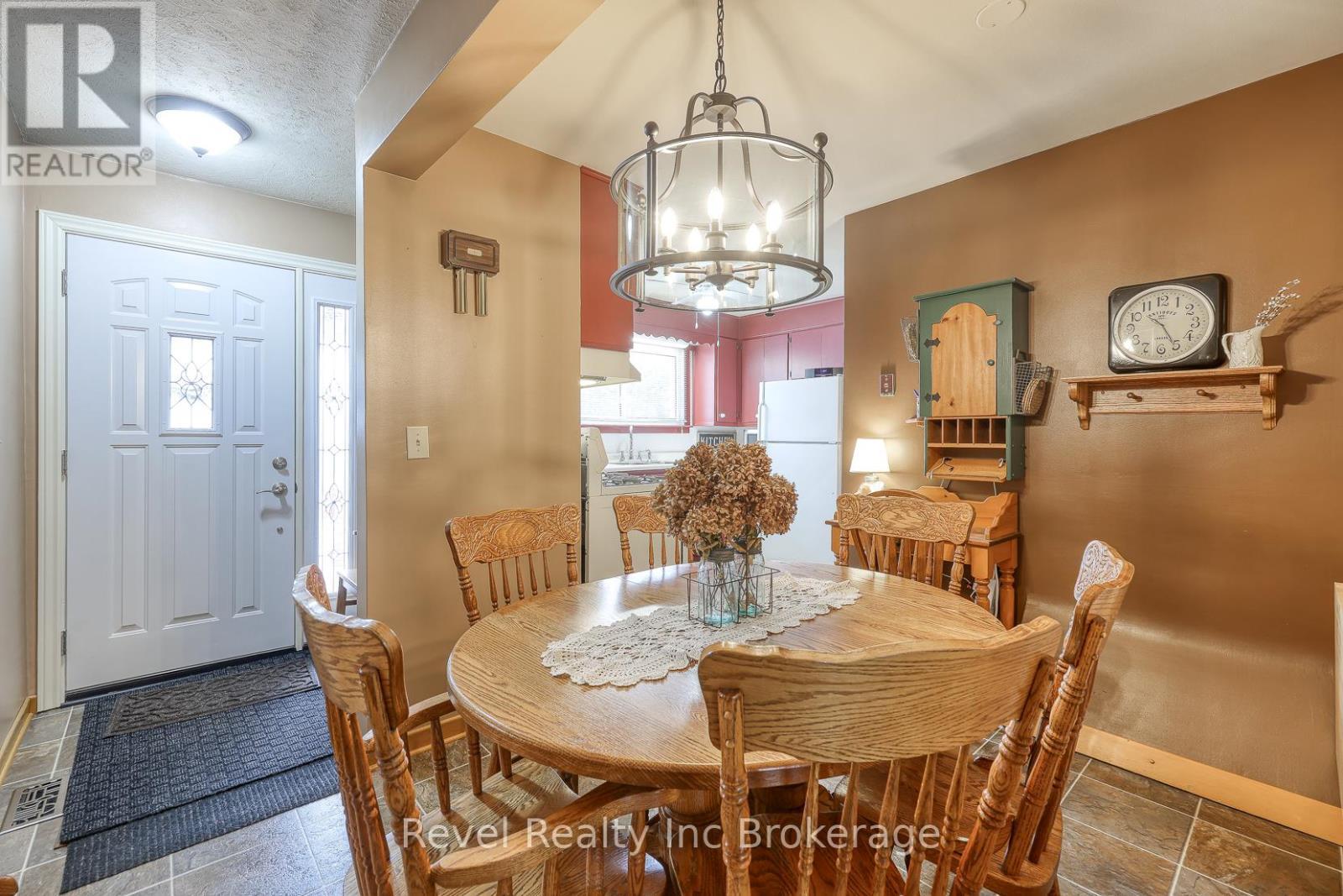 83 Frederick Street, Woodstock (Woodstock - North), ON - Indoor Photo Showing Dining Room