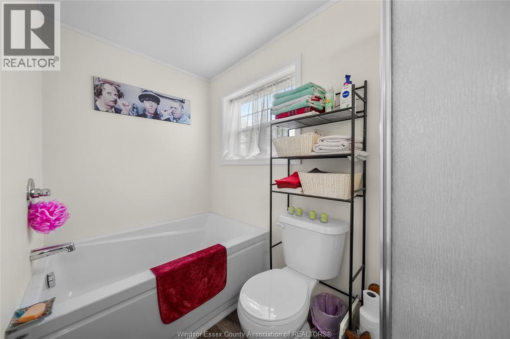 191 Steven Court, Essex, ON - Indoor Photo Showing Bathroom