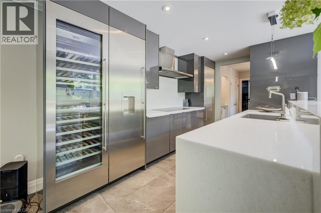 2080 Beaverdale Road, Cambridge, ON - Indoor Photo Showing Kitchen With Upgraded Kitchen