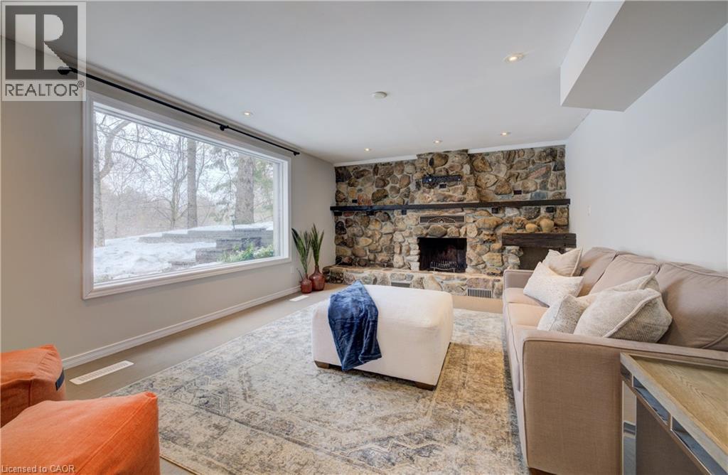 2080 Beaverdale Road, Cambridge, ON - Indoor Photo Showing Living Room With Fireplace