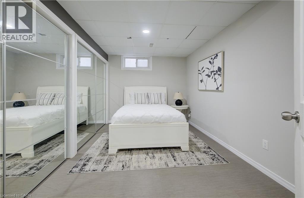 2080 Beaverdale Road, Cambridge, ON - Indoor Photo Showing Bedroom