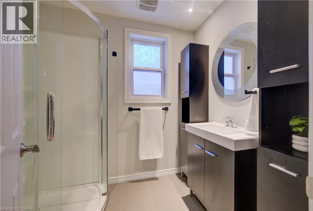 2080 Beaverdale Road, Cambridge, ON - Indoor Photo Showing Bathroom