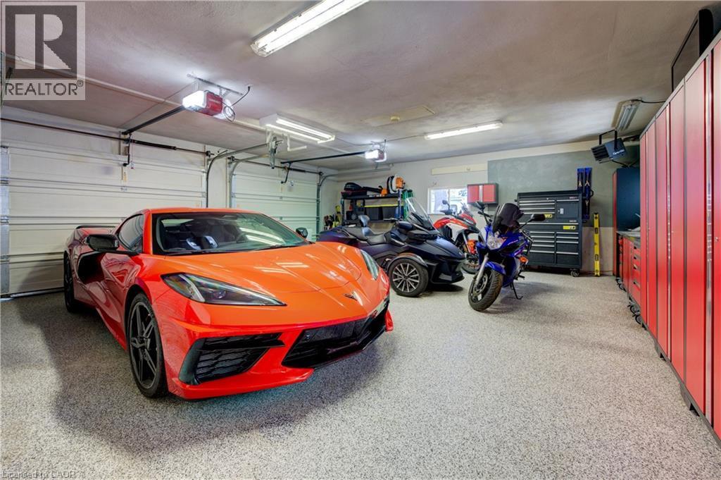 2080 Beaverdale Road, Cambridge, ON - Indoor Photo Showing Garage