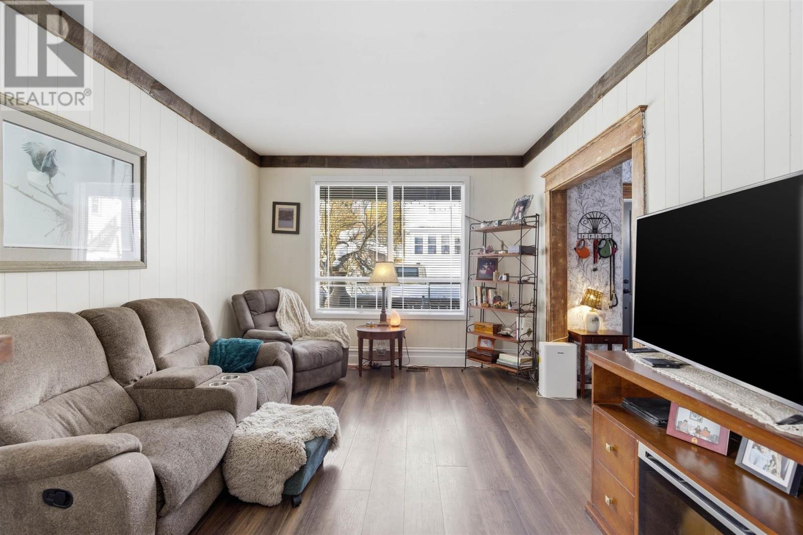 49 Hawthorne Ave, Sault Ste. Marie, ON - Indoor Photo Showing Living Room
