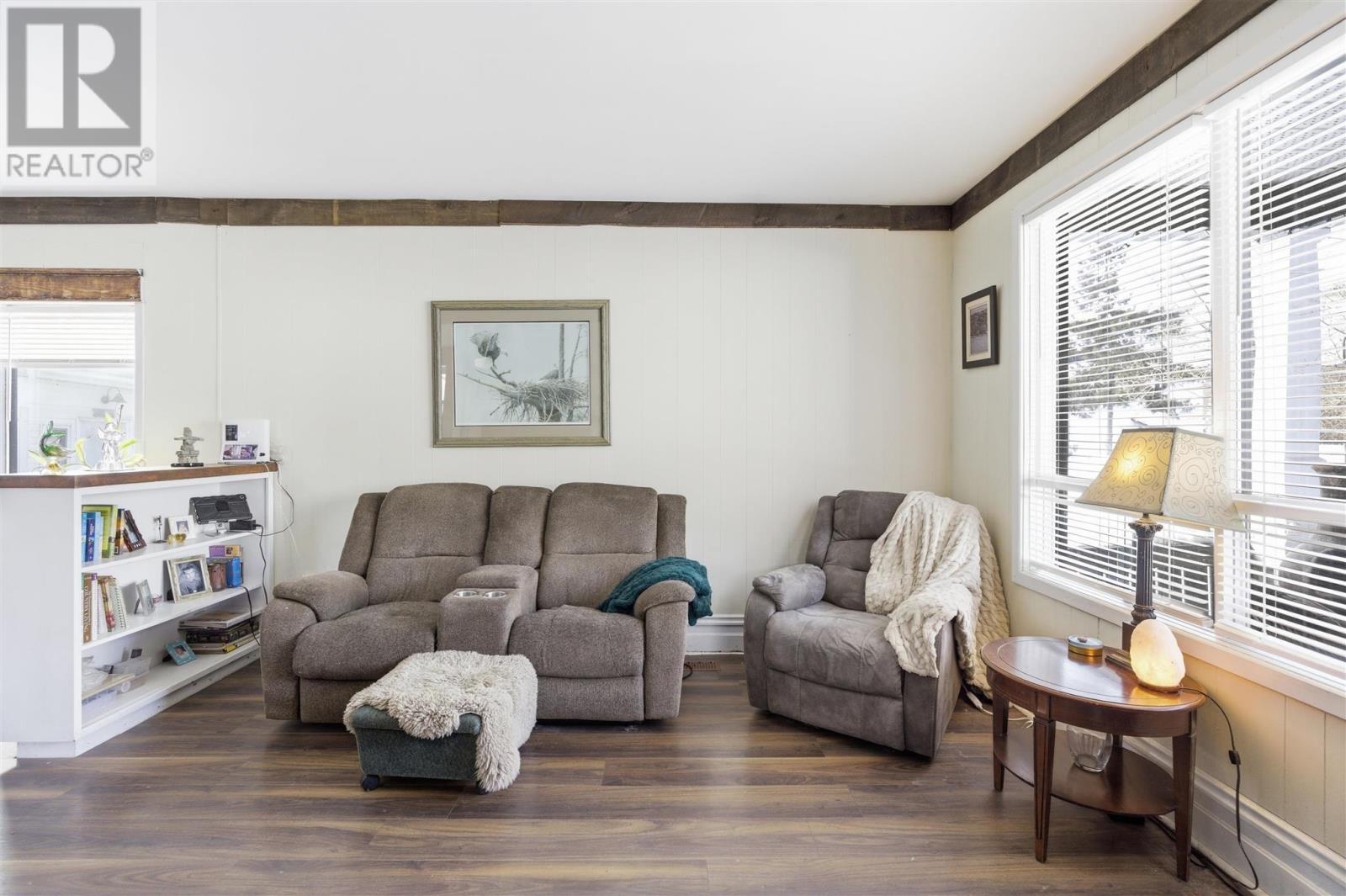49 Hawthorne Ave, Sault Ste. Marie, ON - Indoor Photo Showing Living Room