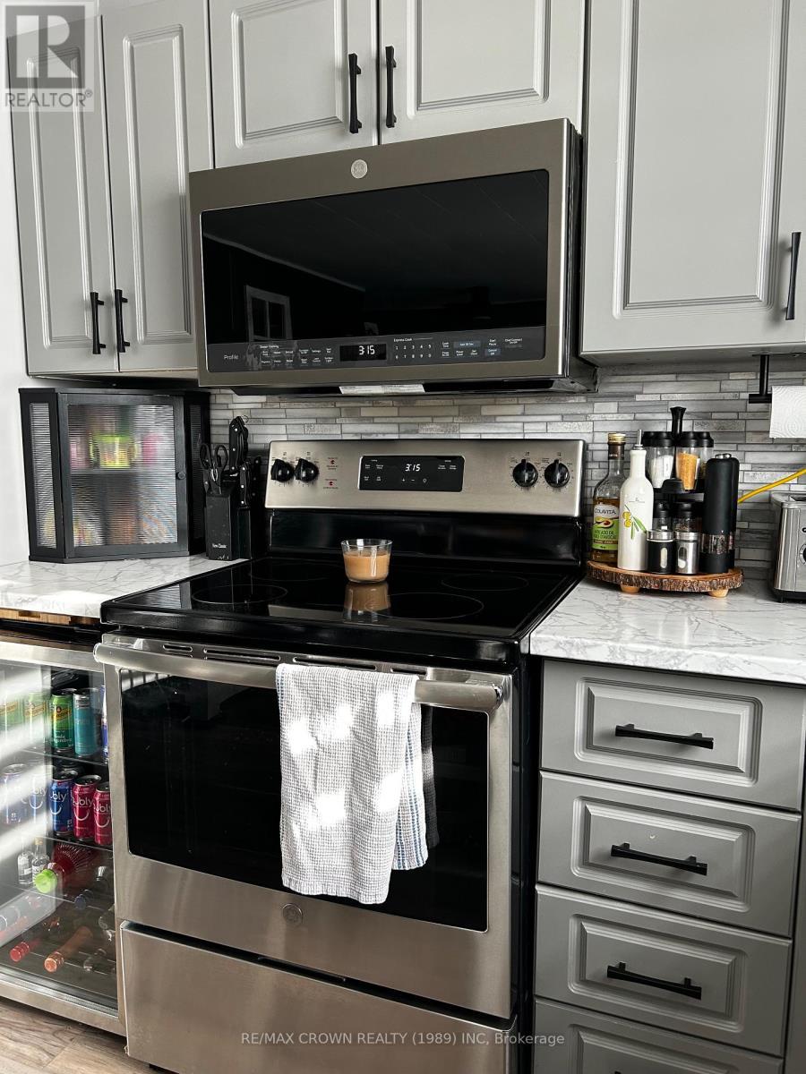 kitchen - 448 Government Road E, Kapuskasing, ON - Indoor Photo Showing Kitchen With Upgraded Kitchen