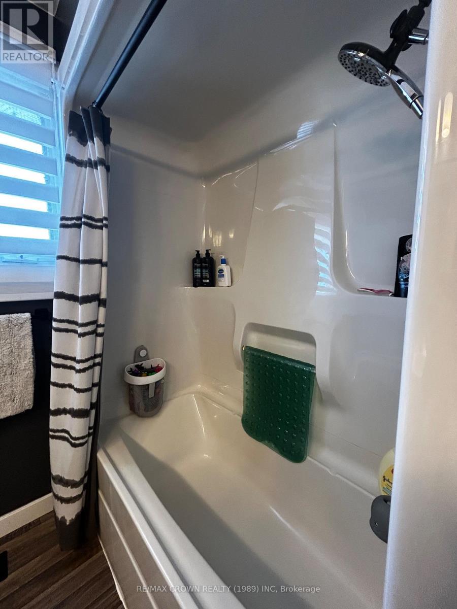 main level bathroom - 448 Government Road E, Kapuskasing, ON - Indoor Photo Showing Bathroom