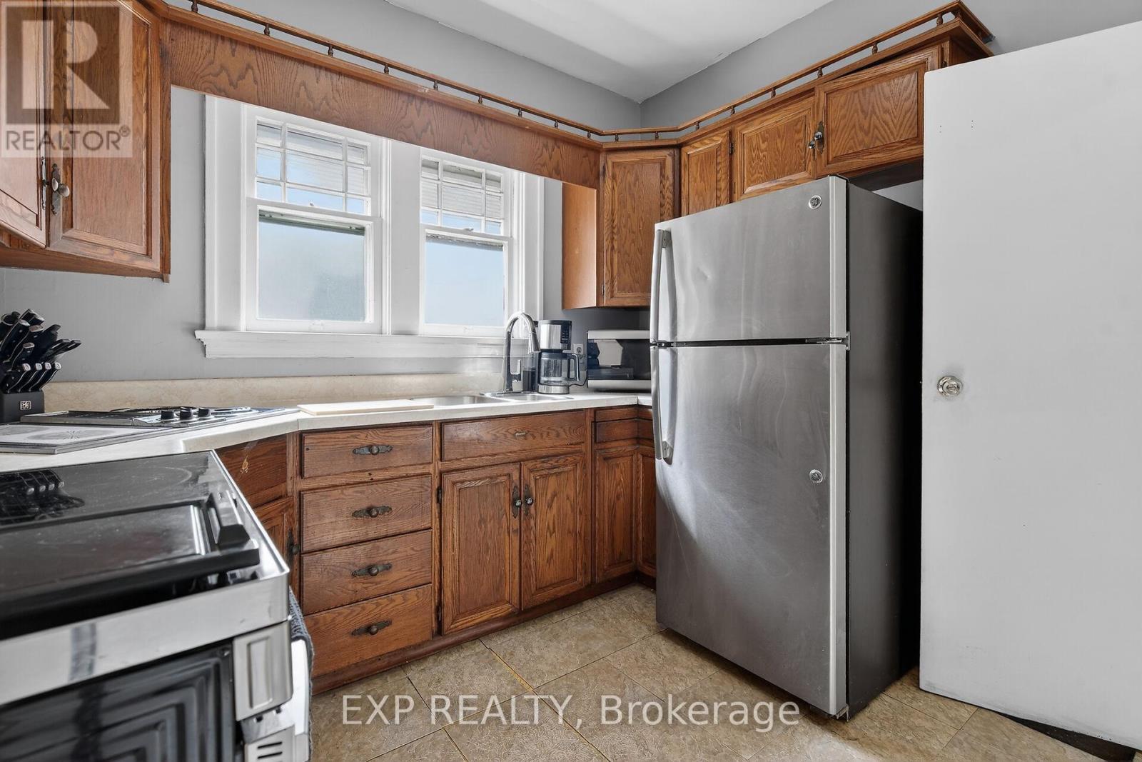 655 Highbury Avenue N, London East (East M), ON - Indoor Photo Showing Kitchen