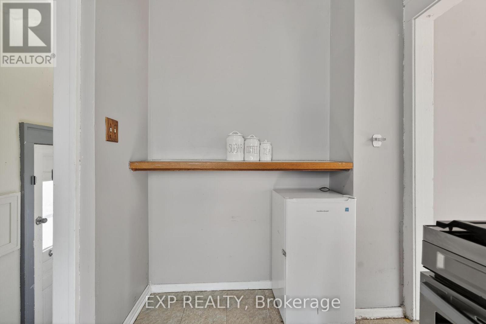 655 Highbury Avenue N, London East (East M), ON -