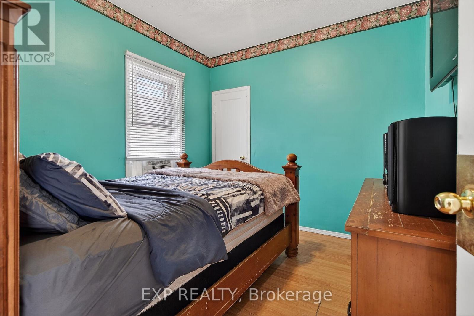 655 Highbury Avenue N, London East (East M), ON - Indoor Photo Showing Bedroom