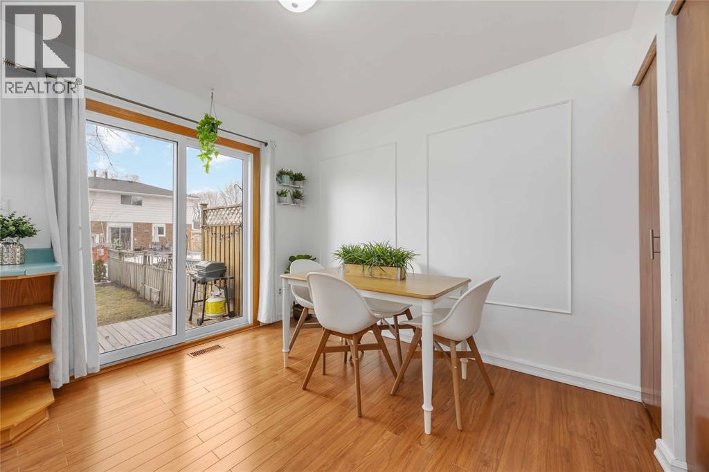 639 Stacy Court, Sarnia, ON - Indoor Photo Showing Dining Room