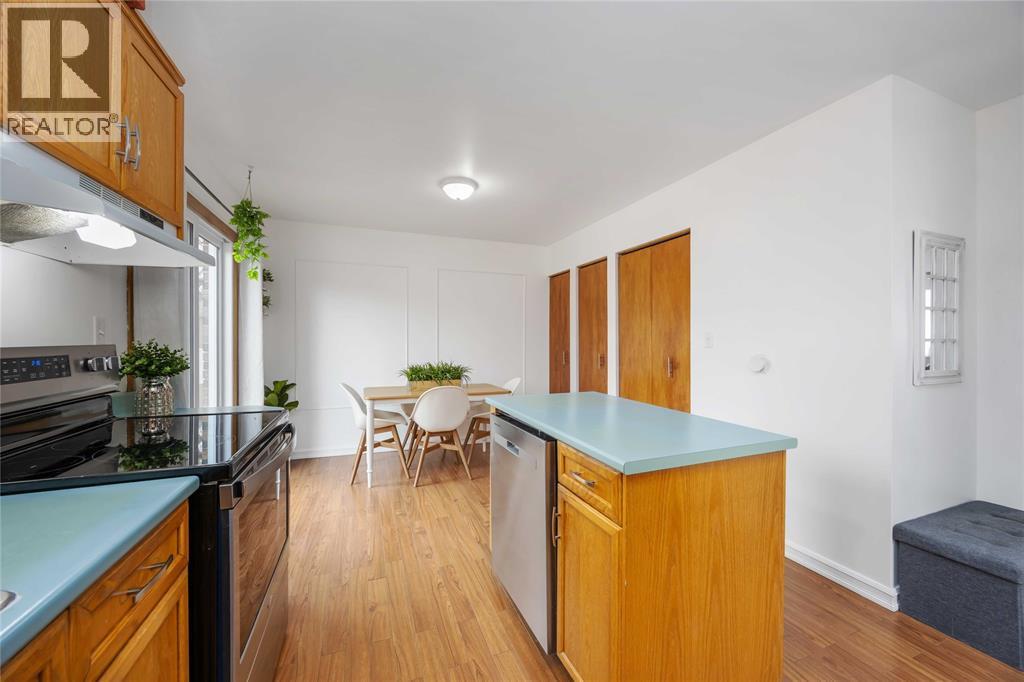 639 Stacy Court, Sarnia, ON - Indoor Photo Showing Kitchen