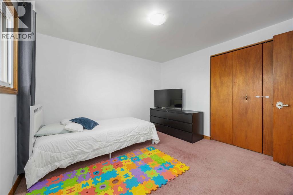 639 Stacy Court, Sarnia, ON - Indoor Photo Showing Bedroom
