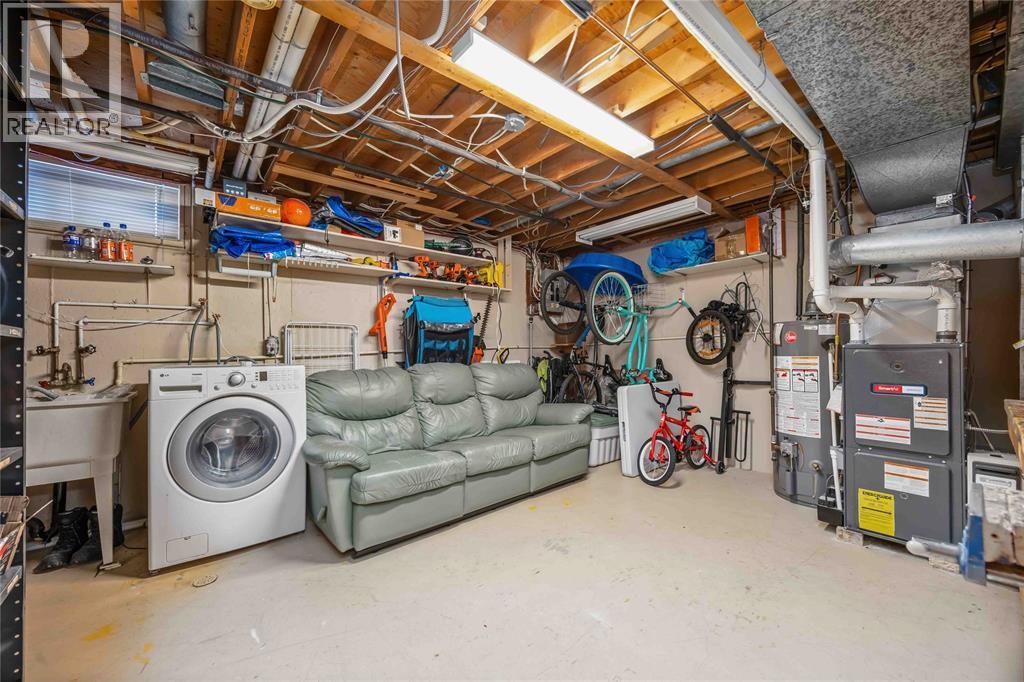 639 Stacy Court, Sarnia, ON - Indoor Photo Showing Laundry Room