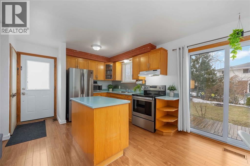 639 Stacy Court, Sarnia, ON - Indoor Photo Showing Kitchen
