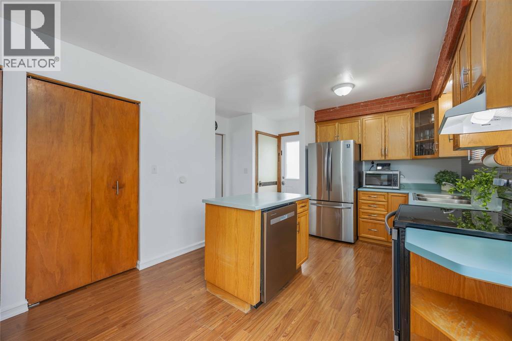 639 Stacy Court, Sarnia, ON - Indoor Photo Showing Kitchen