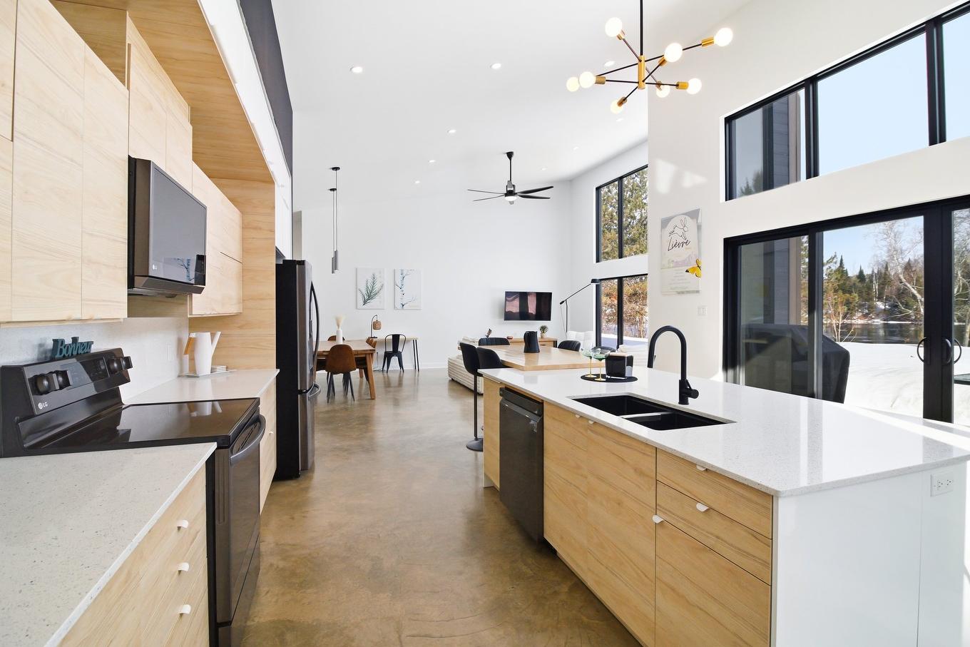 Kitchen - 57 Ch. Du Poisson-Blanc, Notre-Dame-Du-Laus, QC - Indoor Photo Showing Kitchen With Double Sink With Upgraded Kitchen