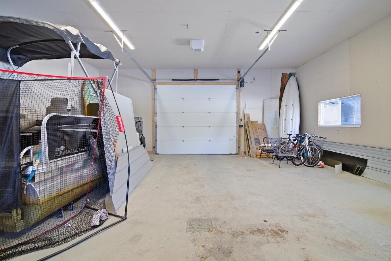 Garage - 57 Ch. Du Poisson-Blanc, Notre-Dame-Du-Laus, QC - Indoor Photo Showing Garage