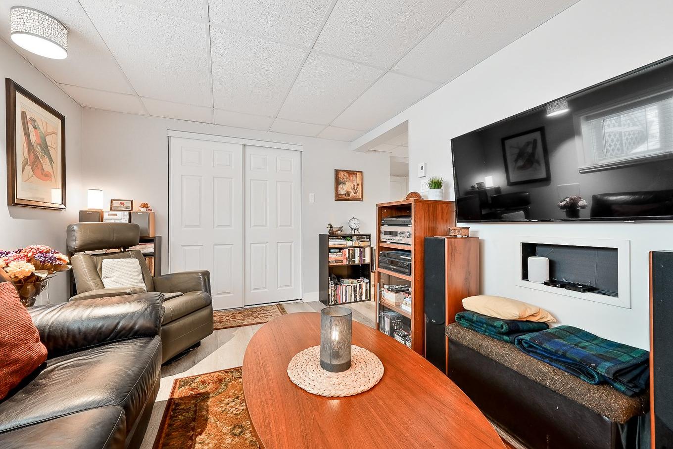 Salle familiale - 111 Rue Jubilee, Longueuil (Greenfield Park), QC - Indoor Photo Showing Living Room