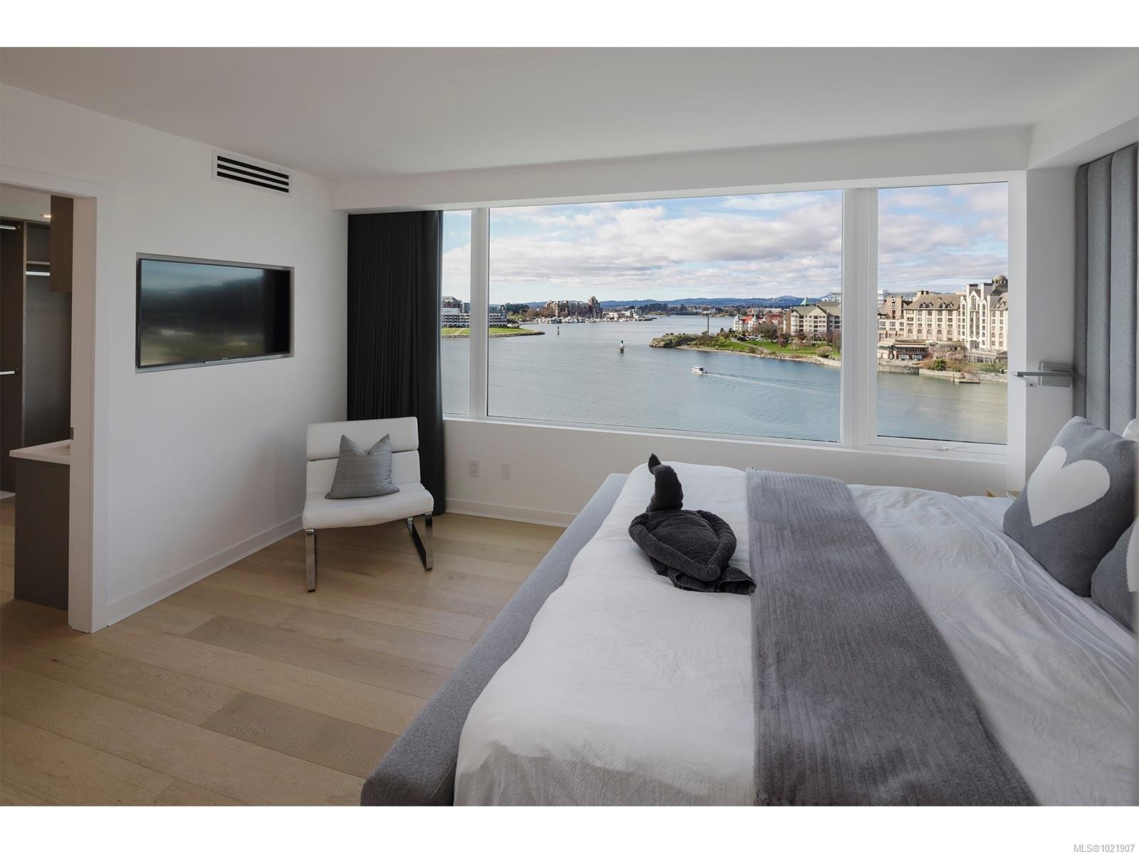 606-1234 Wharf St, Victoria, BC - Indoor Photo Showing Bedroom