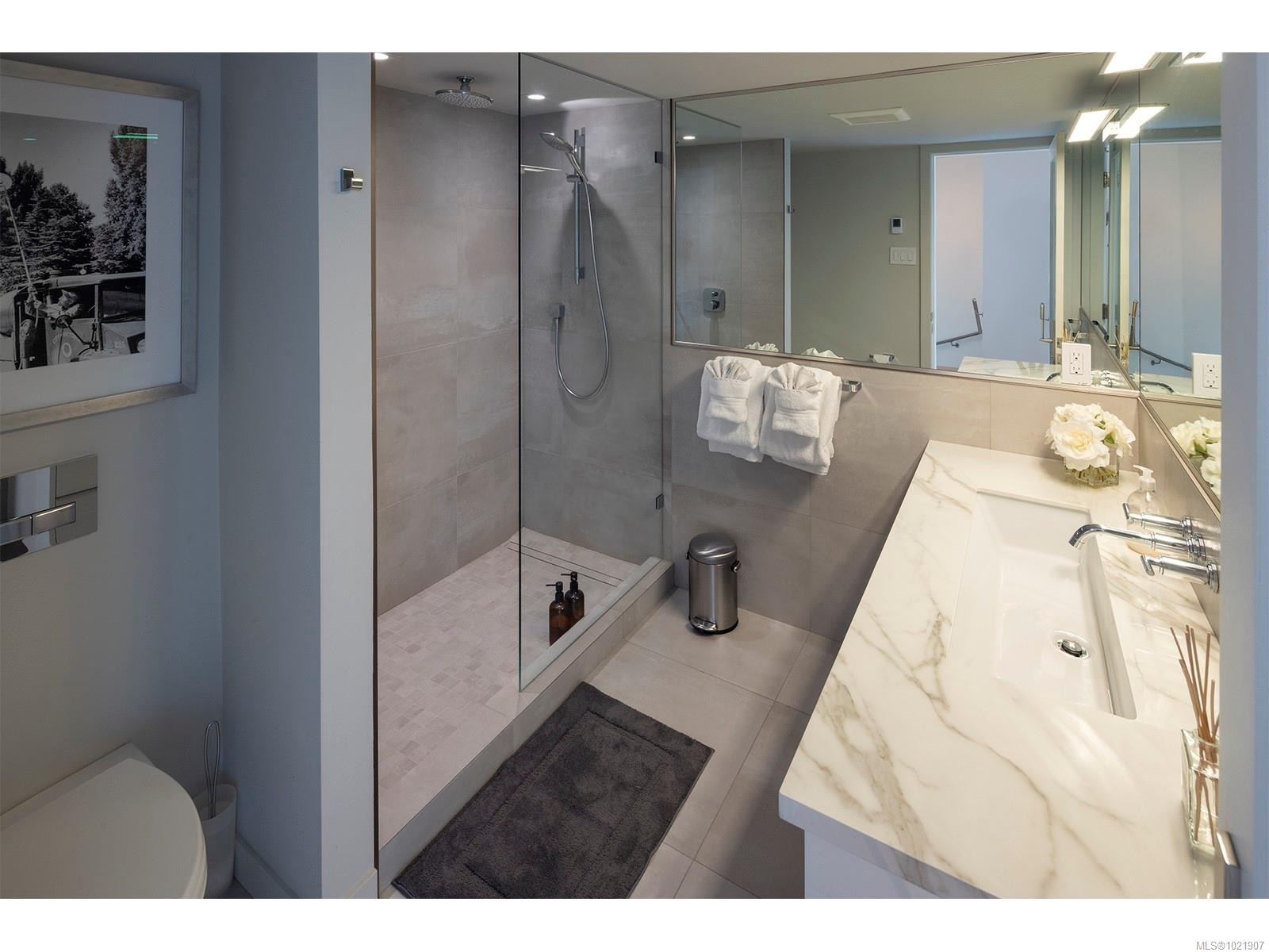 606-1234 Wharf St, Victoria, BC - Indoor Photo Showing Bathroom