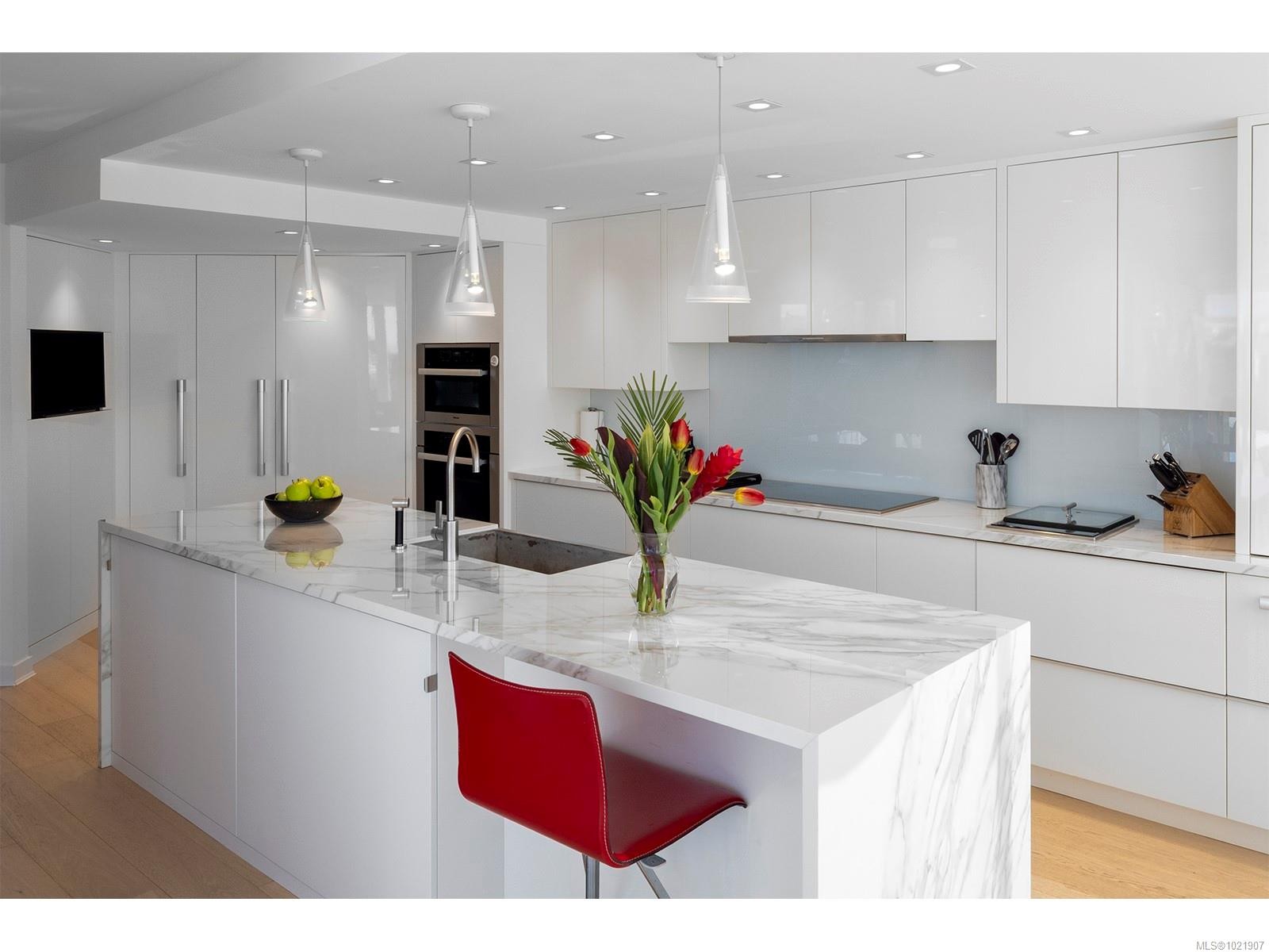 606-1234 Wharf St, Victoria, BC - Indoor Photo Showing Kitchen With Upgraded Kitchen