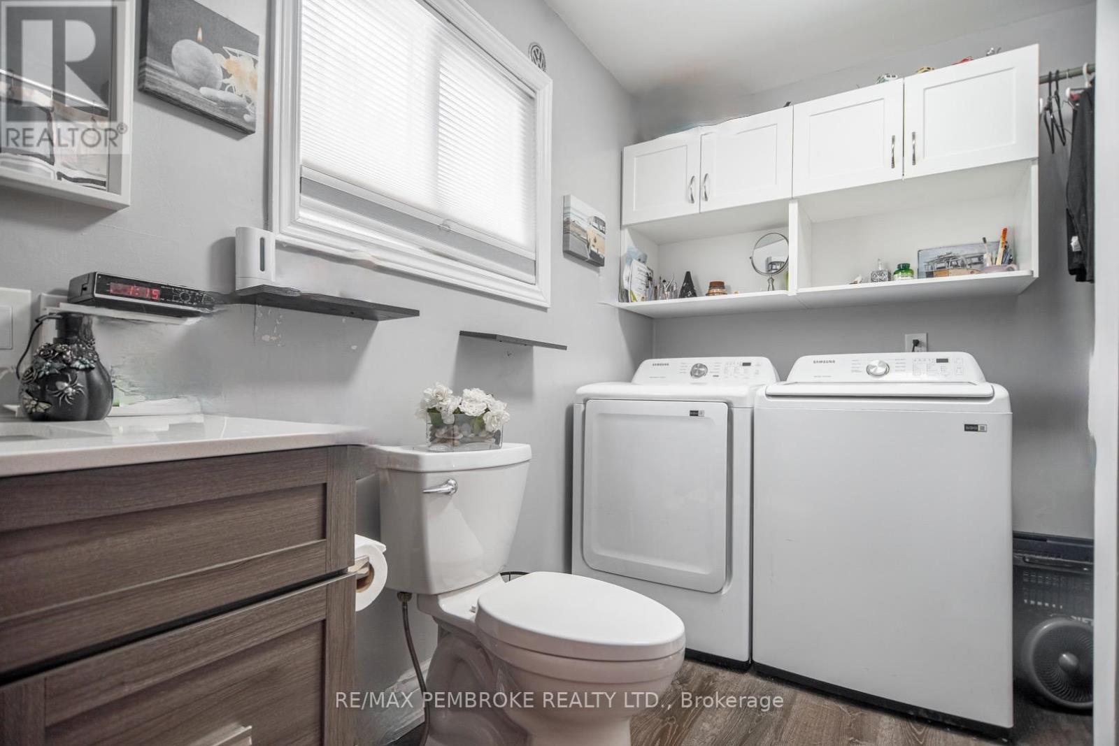 61 Doran Road, Petawawa, ON - Indoor Photo Showing Laundry Room