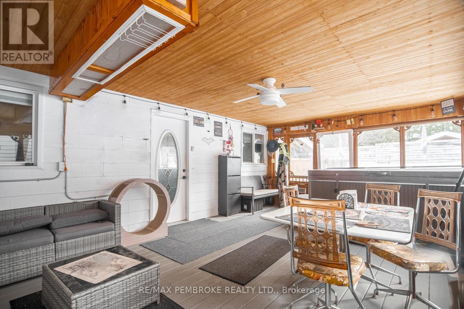 Sun room - 61 Doran Road, Petawawa, ON -