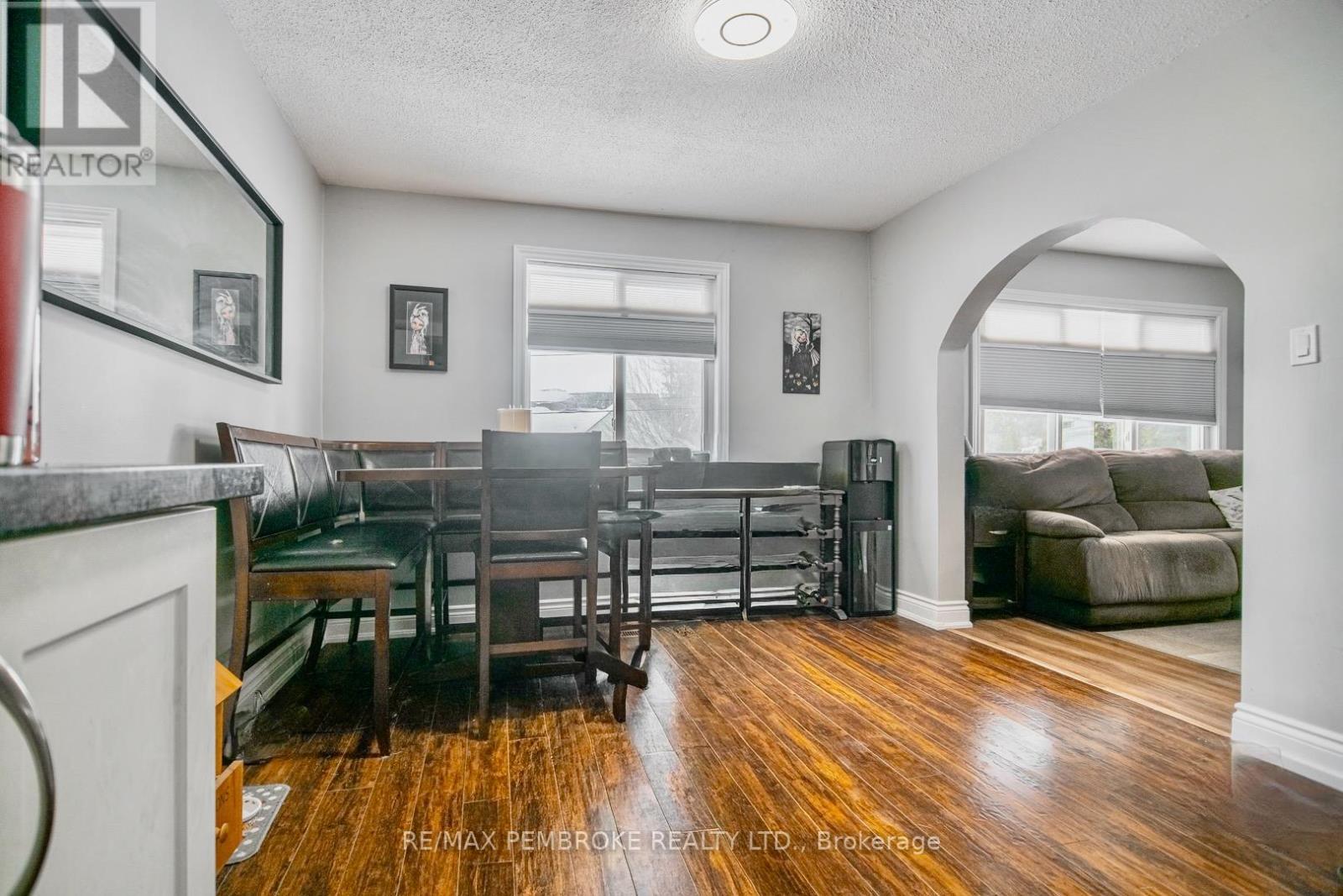 61 Doran Road, Petawawa, ON - Indoor Photo Showing Dining Room