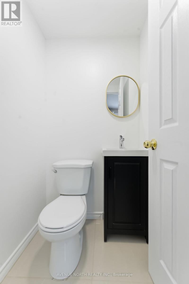 923 Pinecrest Road, Ottawa, ON - Indoor Photo Showing Bathroom