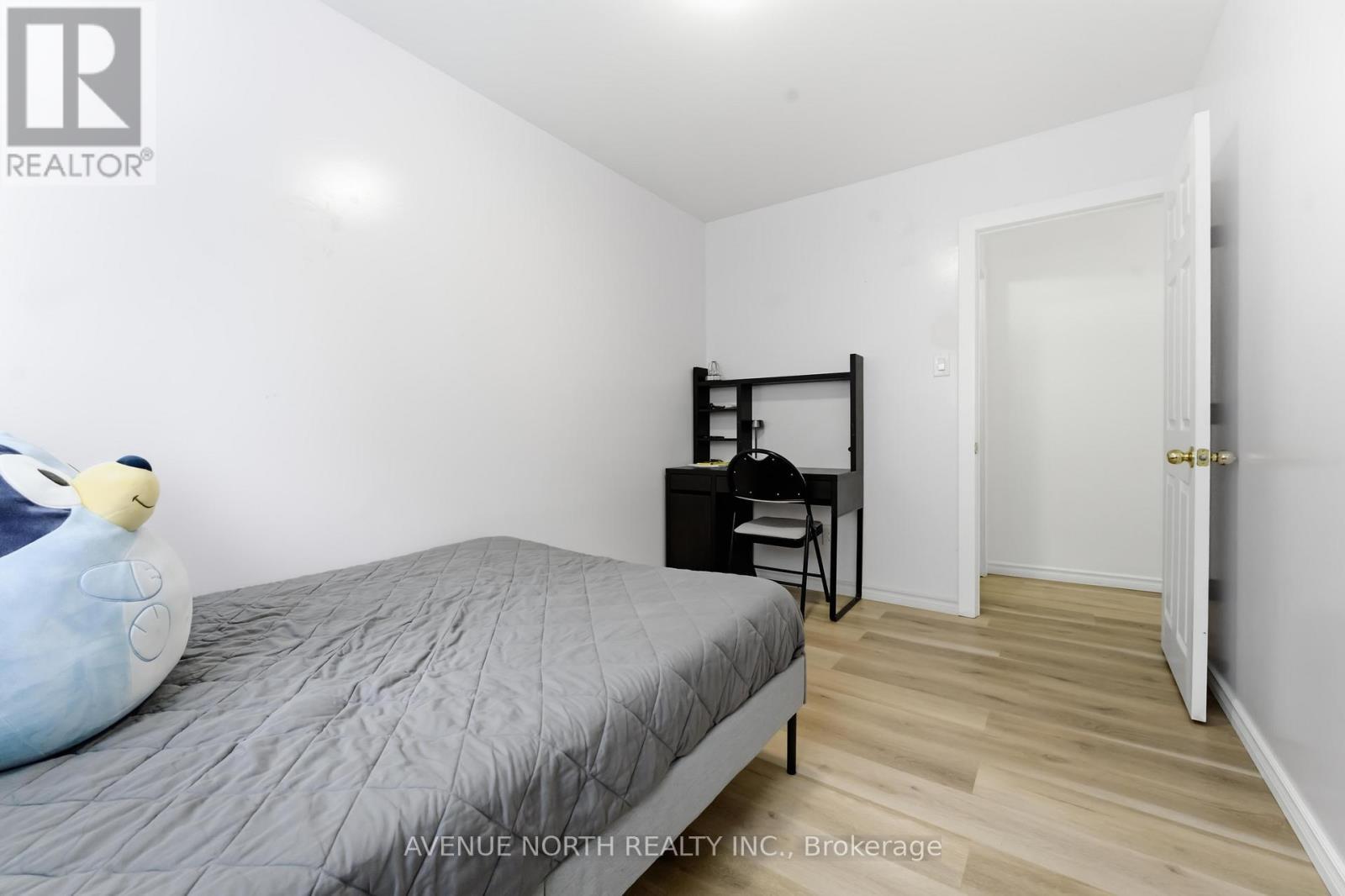 923 Pinecrest Road, Ottawa, ON - Indoor Photo Showing Bedroom