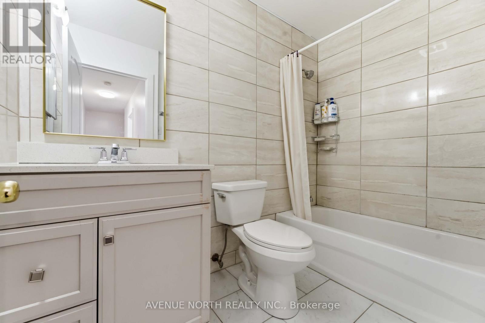 923 Pinecrest Road, Ottawa, ON - Indoor Photo Showing Bathroom