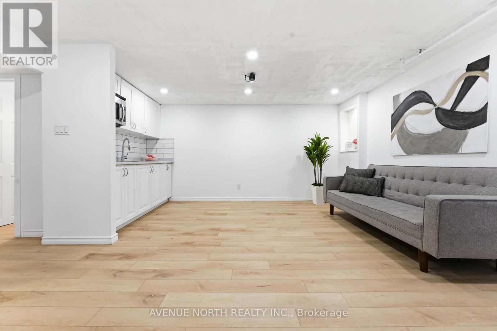 923 Pinecrest Road, Ottawa, ON - Indoor