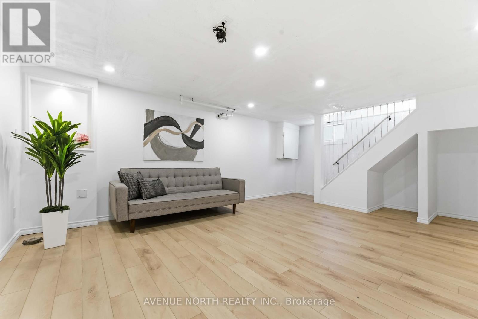 923 Pinecrest Road, Ottawa, ON - Indoor