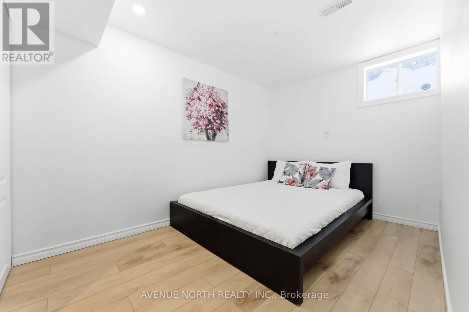 923 Pinecrest Road, Ottawa, ON - Indoor Photo Showing Bedroom