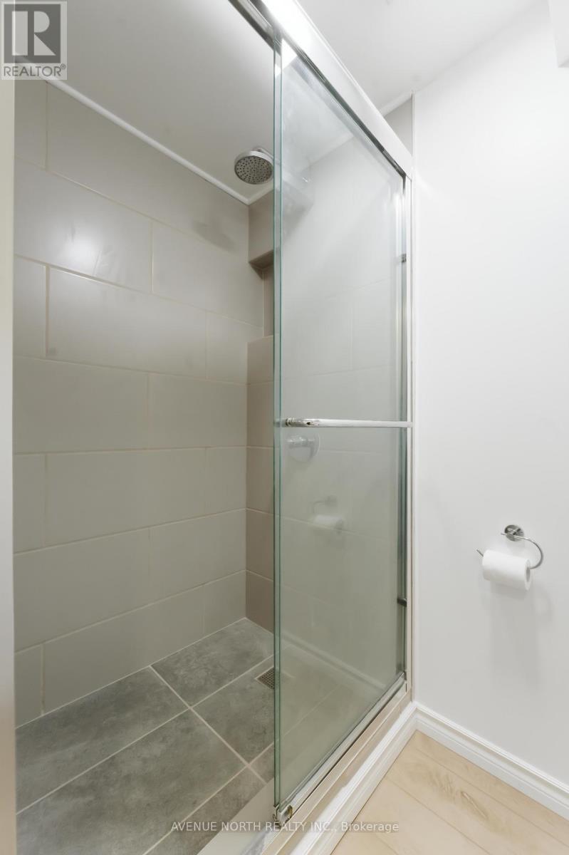 923 Pinecrest Road, Ottawa, ON - Indoor Photo Showing Bathroom