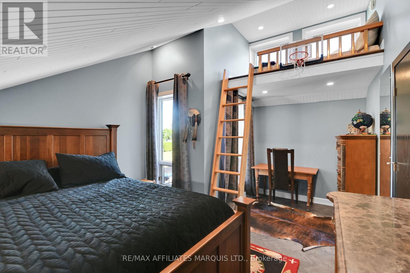 20214 County Rd 2 Road, South Glengarry, ON - Indoor Photo Showing Bedroom