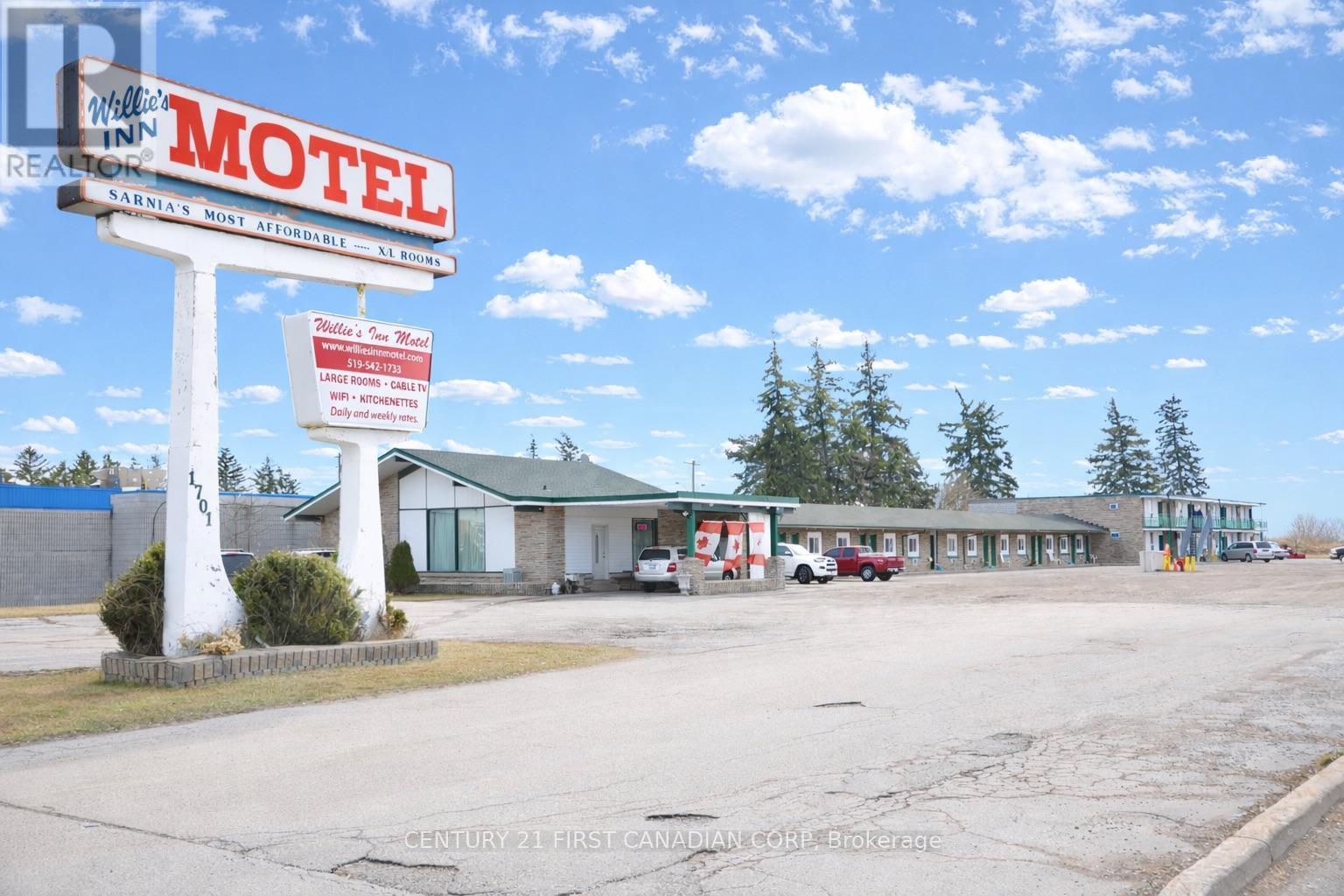 1701 London Line, Sarnia, ON