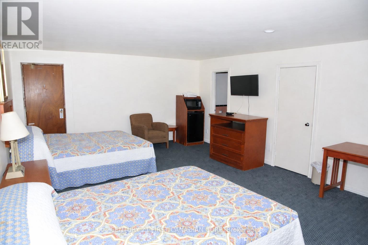 1701 London Line, Sarnia, ON