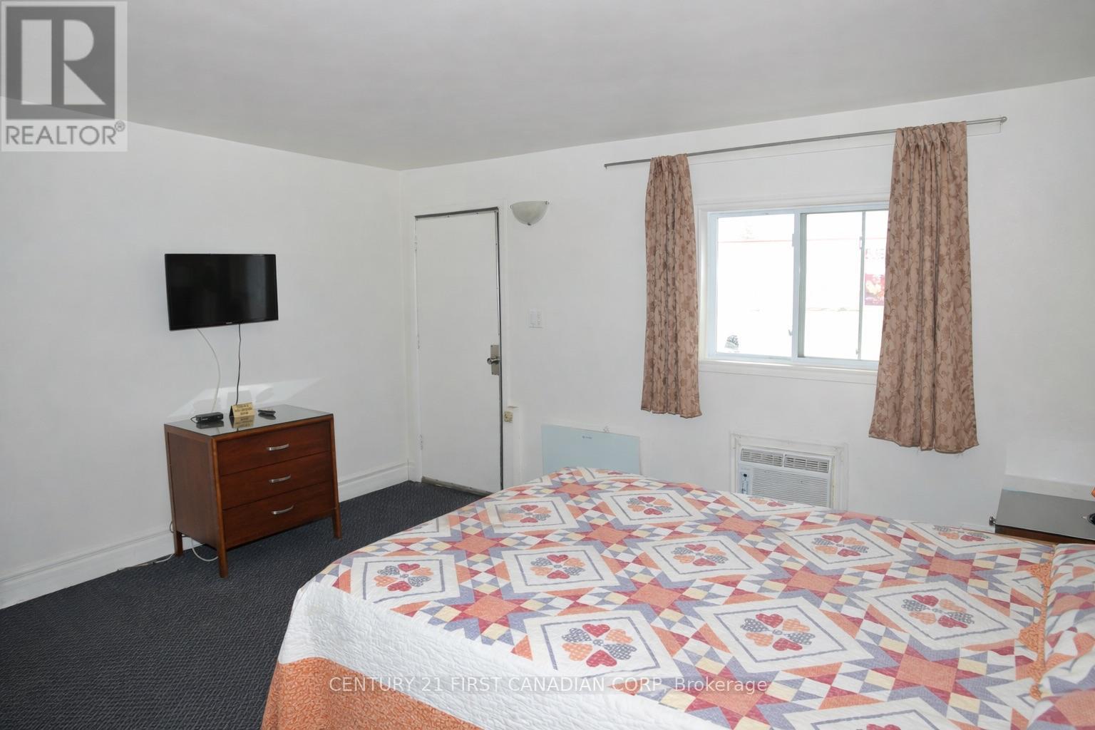 1701 London Line, Sarnia, ON