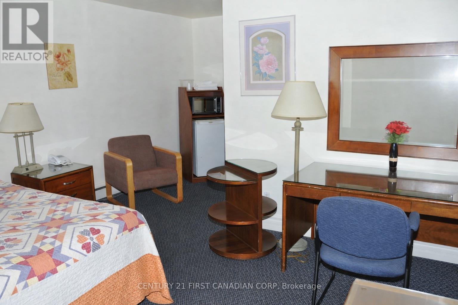 1701 London Line, Sarnia, ON