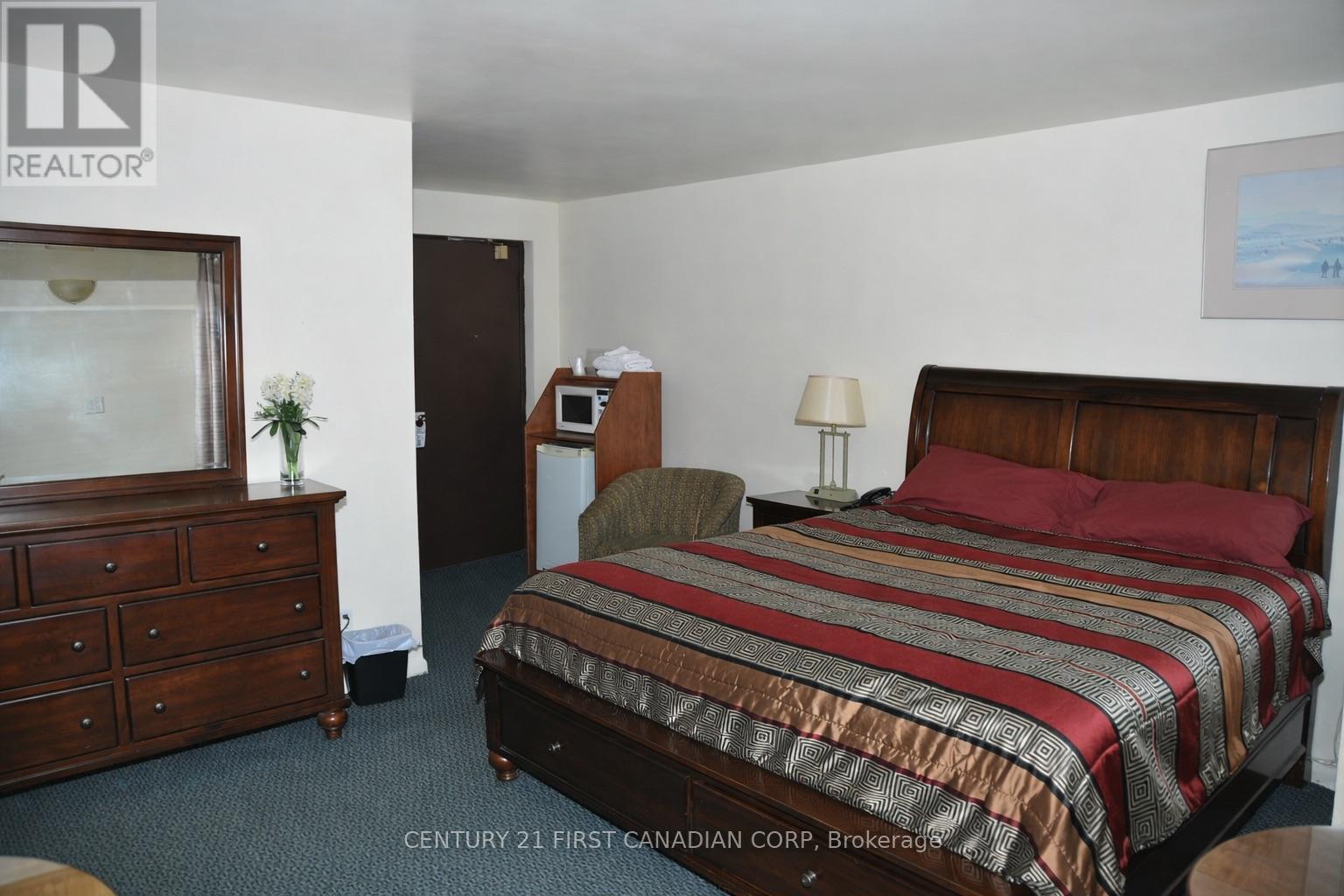 1701 London Line, Sarnia, ON