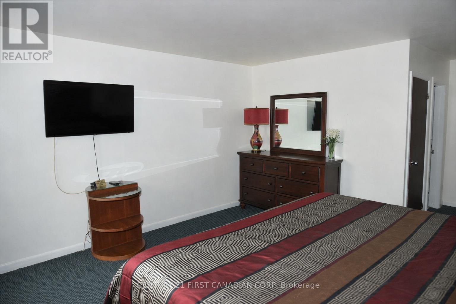 1701 London Line, Sarnia, ON