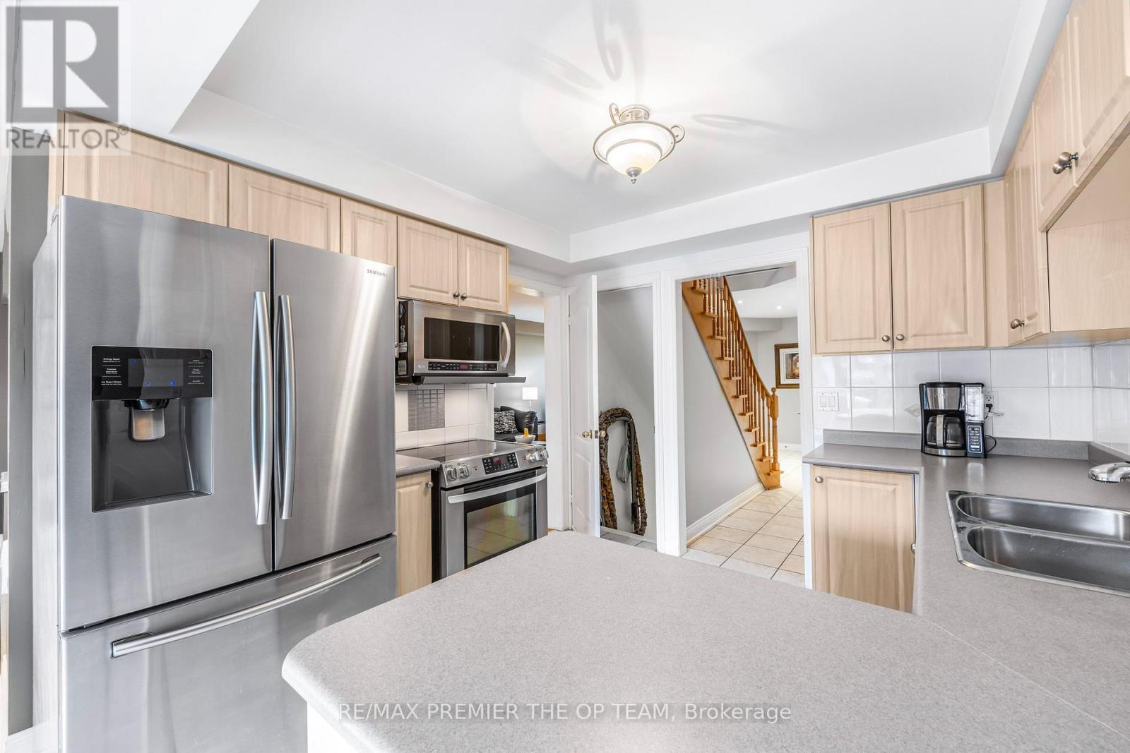 223 Landsbridge Street, Caledon, ON - Indoor Photo Showing Kitchen With Stainless Steel Kitchen With Double Sink